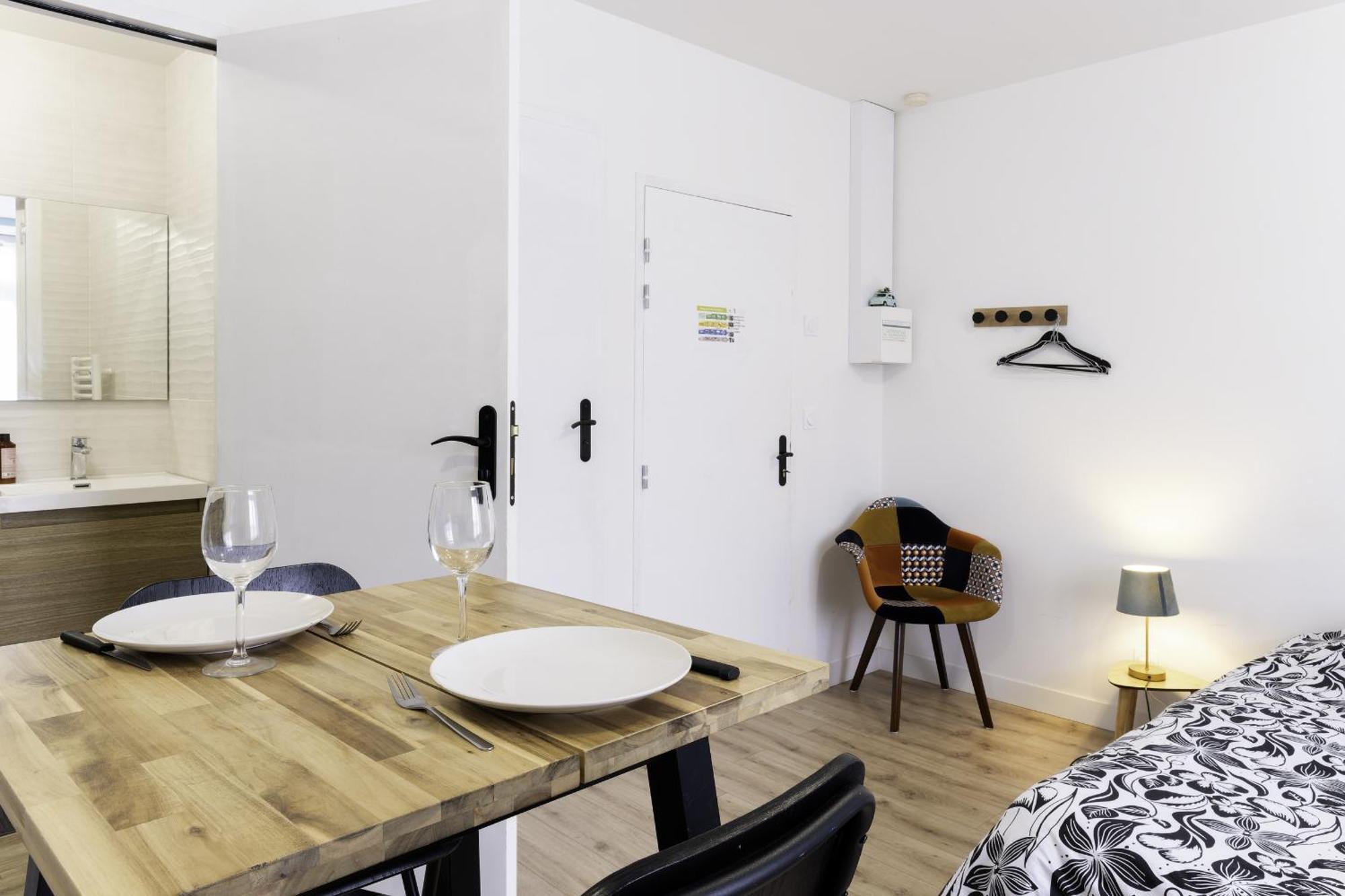Segre Centre ✰ Studio ✰ 24M² ✰ Cuisne ✰ Wifi ✰ Tout Neuf! Buitenkant foto